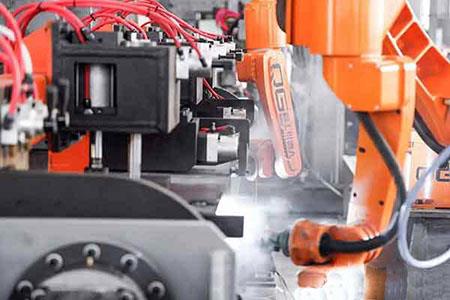 Il robot per la saldatura del raggio terminale sta per essere messo in uso su grande scala.jpg End beam welding robot is about to put into use on a large scale.jpg