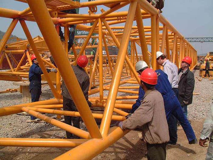 Le attenzioni dovrebbero essere pagate nella revisione di crane.jpg Attentions should be paid in the overhaul of crane.jpg