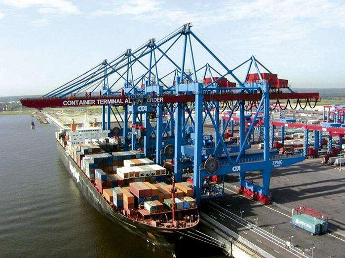 Gru portacontainer da Yuntian Crane.jpg Portal Container Crane From Yuntian Crane.jpg