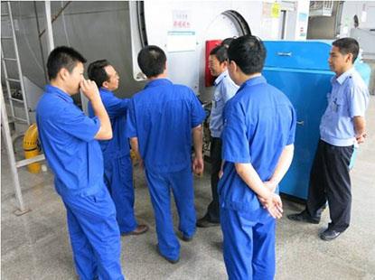 Henan Yuntian conduce ispezioni sulla sicurezza delle attrezzature per gru estive.jpg Henan Yuntian conducts summer crane equipment safety inspections.jpg